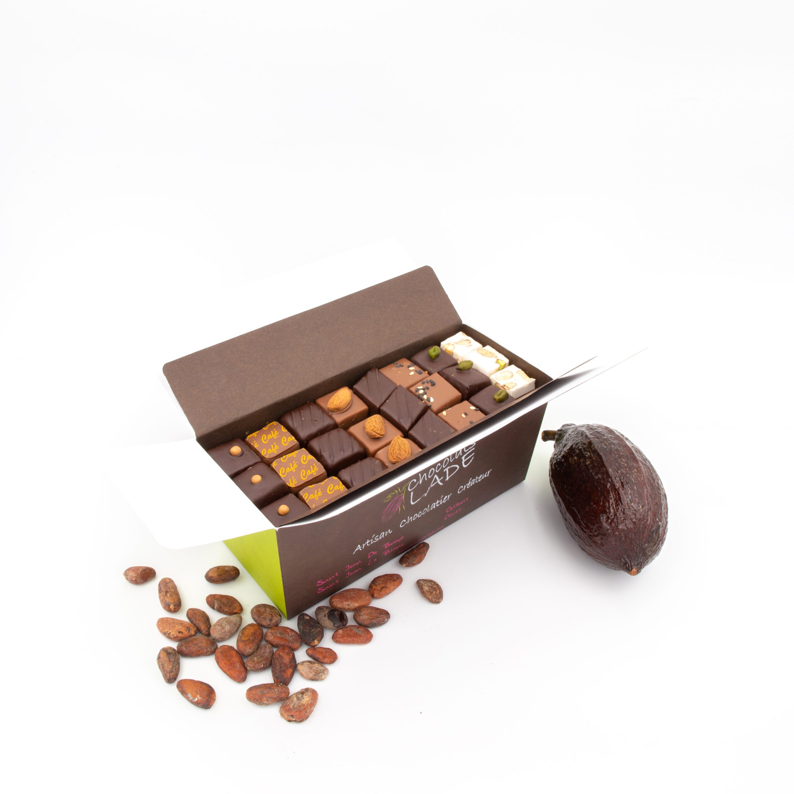 Ballotin de chocolats assortis, noir, lait ou blanc 375gr